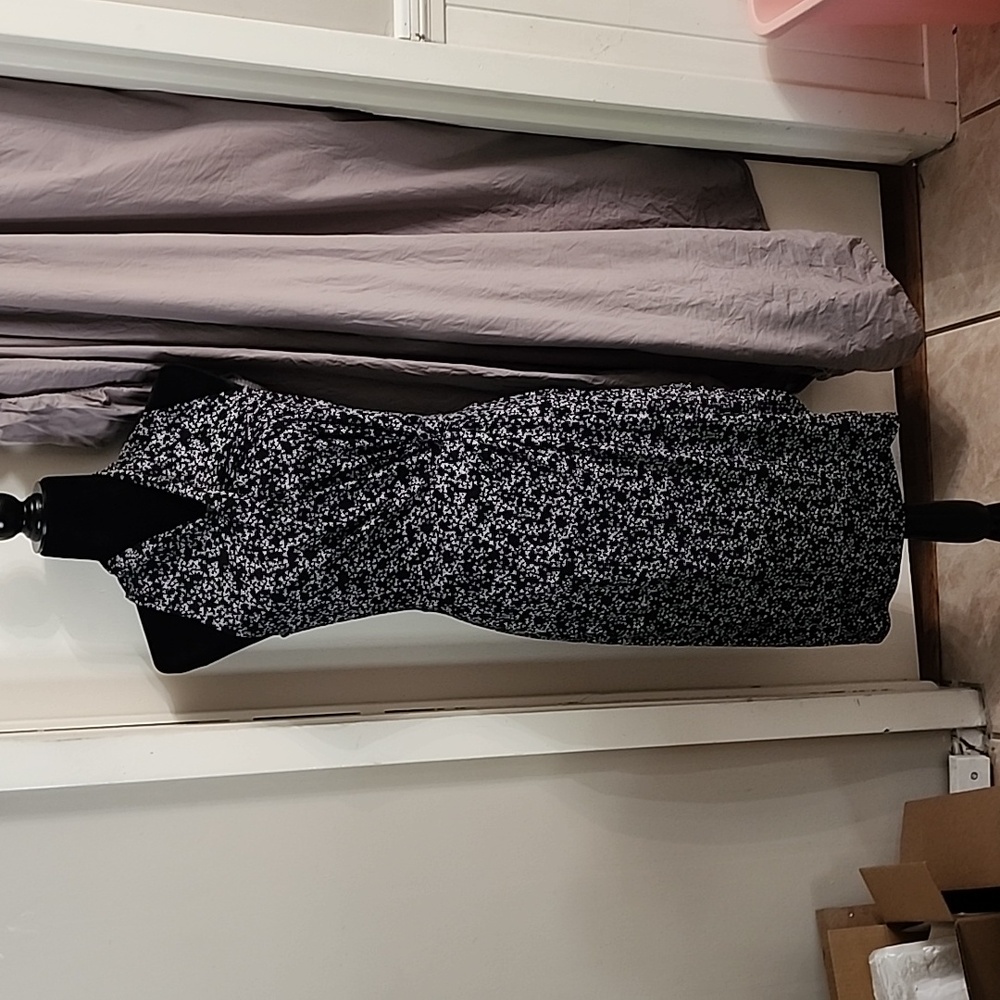 Dress sleeveless